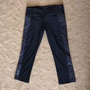 Size M zoot crop run pants